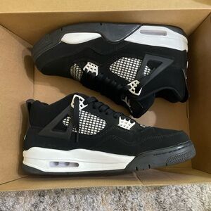 Air Jordan 4 Retro Black/White Trainers